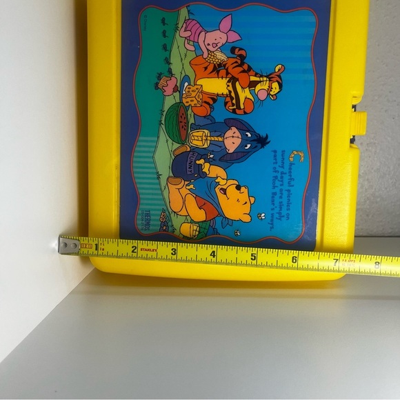 Disney Winnie the Pooh Yellow Plastic Lunchbox - Picture 11 of 12